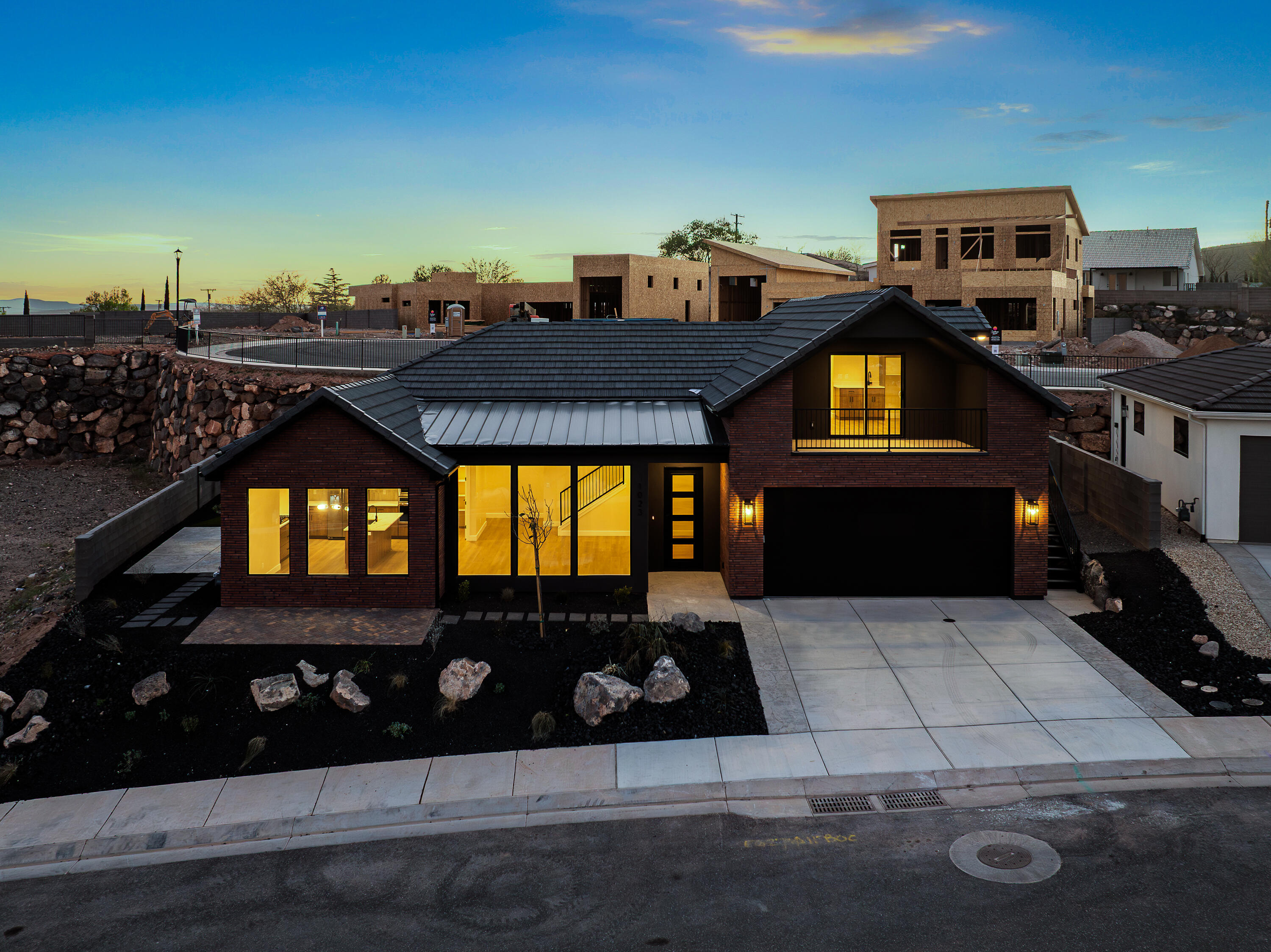 FALCON RIDGE - Residential