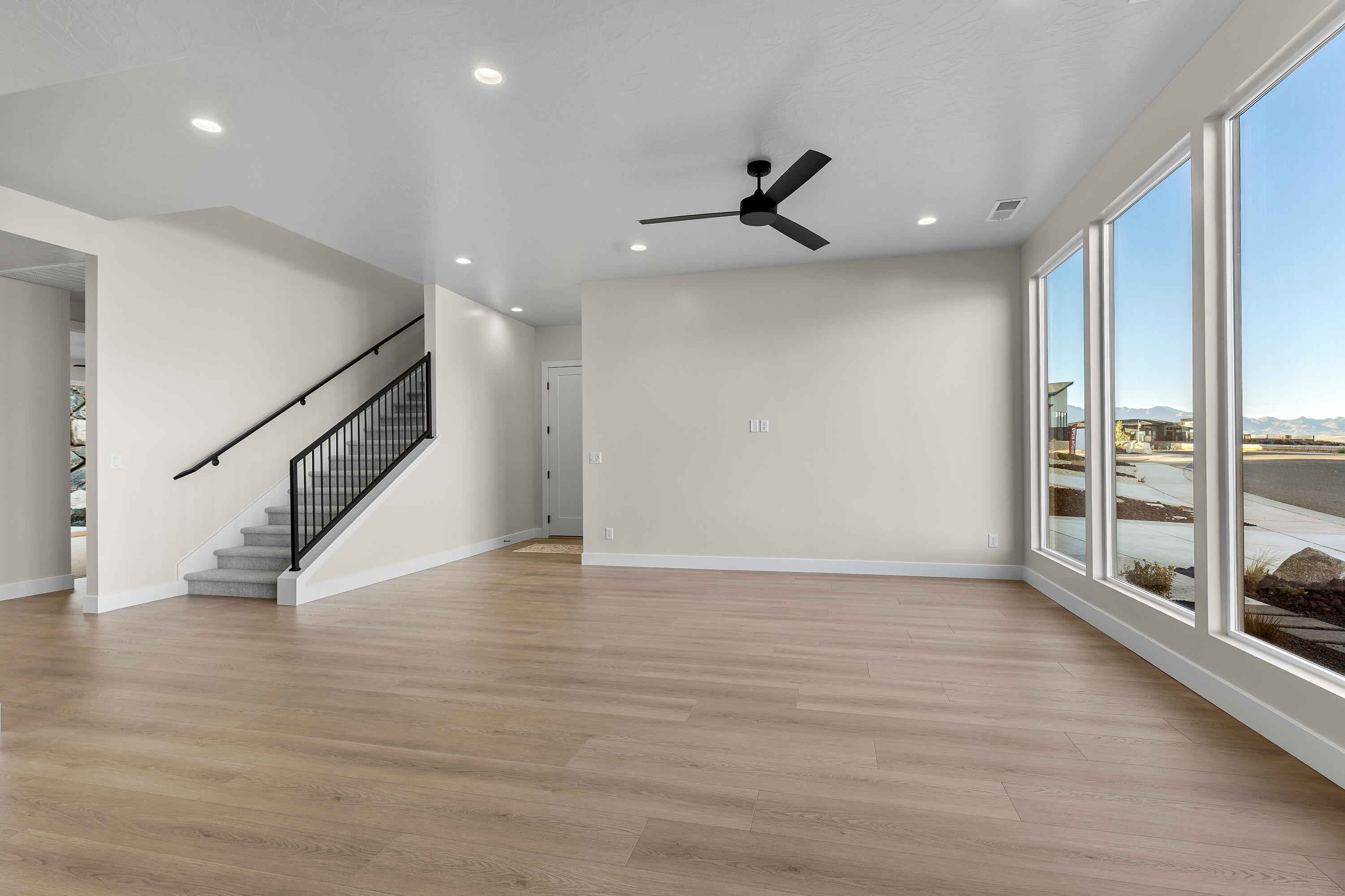 FALCON RIDGE - Residential