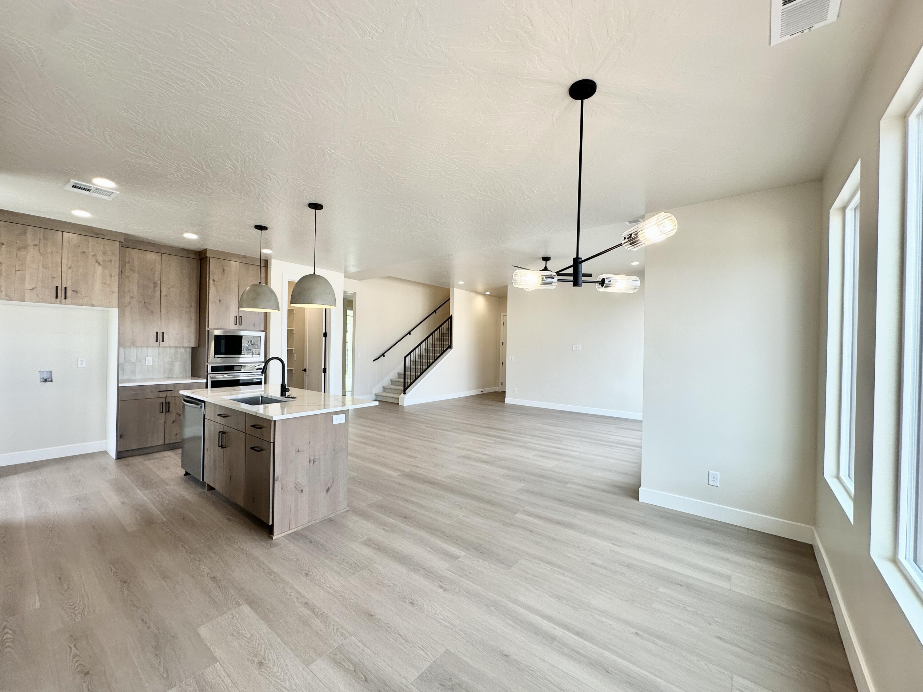 FALCON RIDGE - Residential