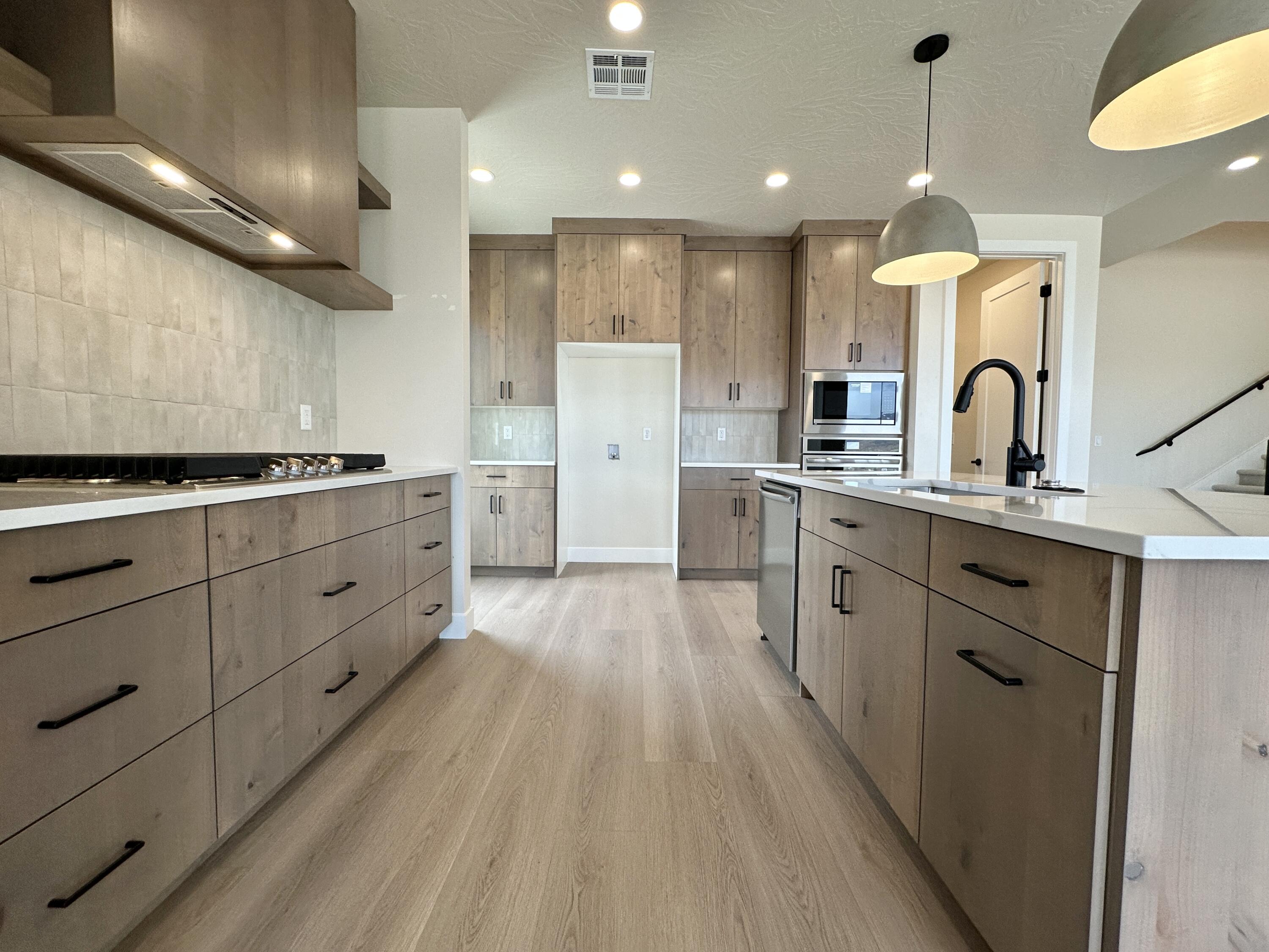 FALCON RIDGE - Residential