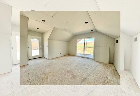 Tiny photo for 1023 N FALCON RIDGE VIEW, Hurricane, UT 84737 (MLS # 25-266292)