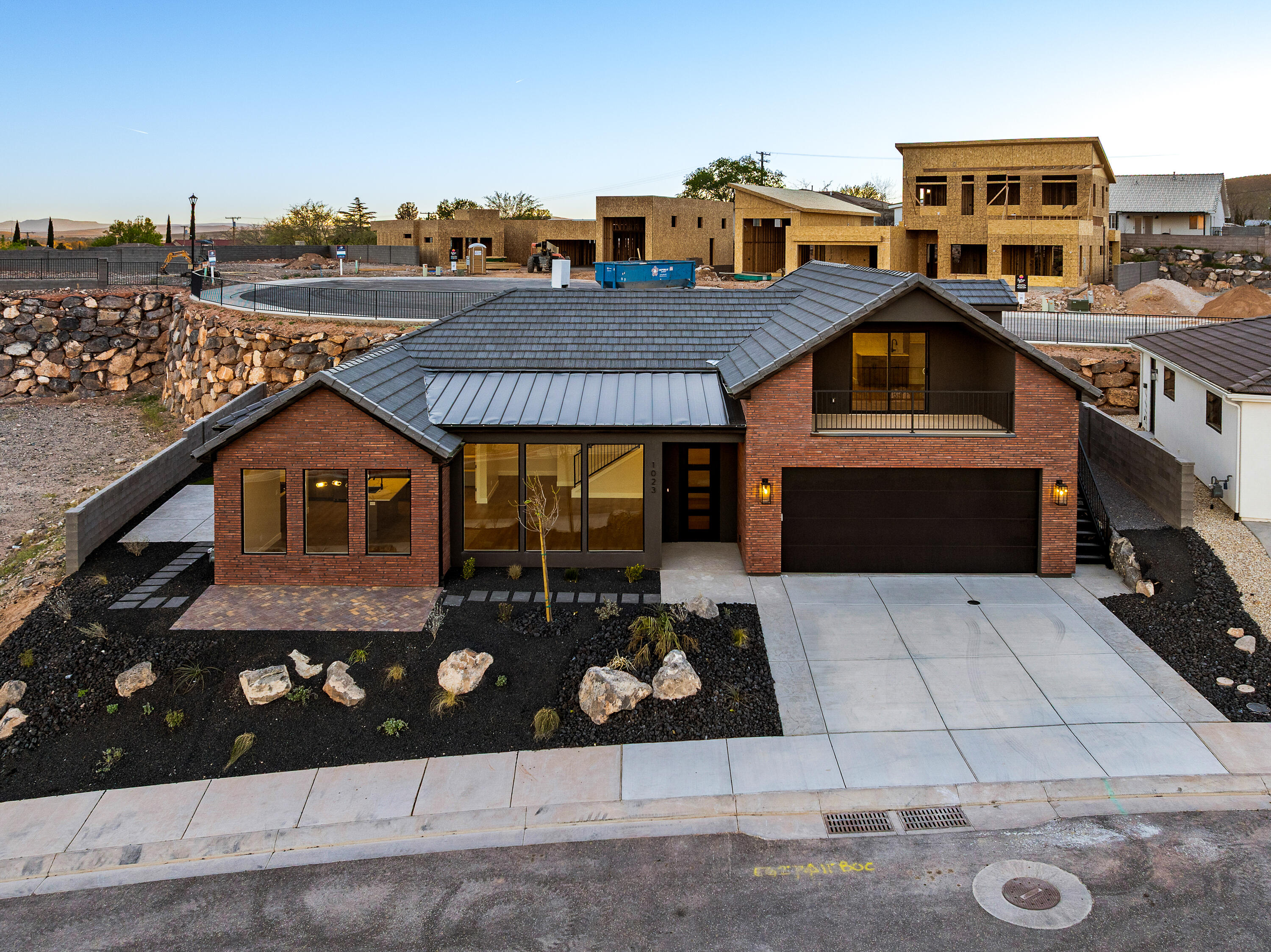 FALCON RIDGE - Residential