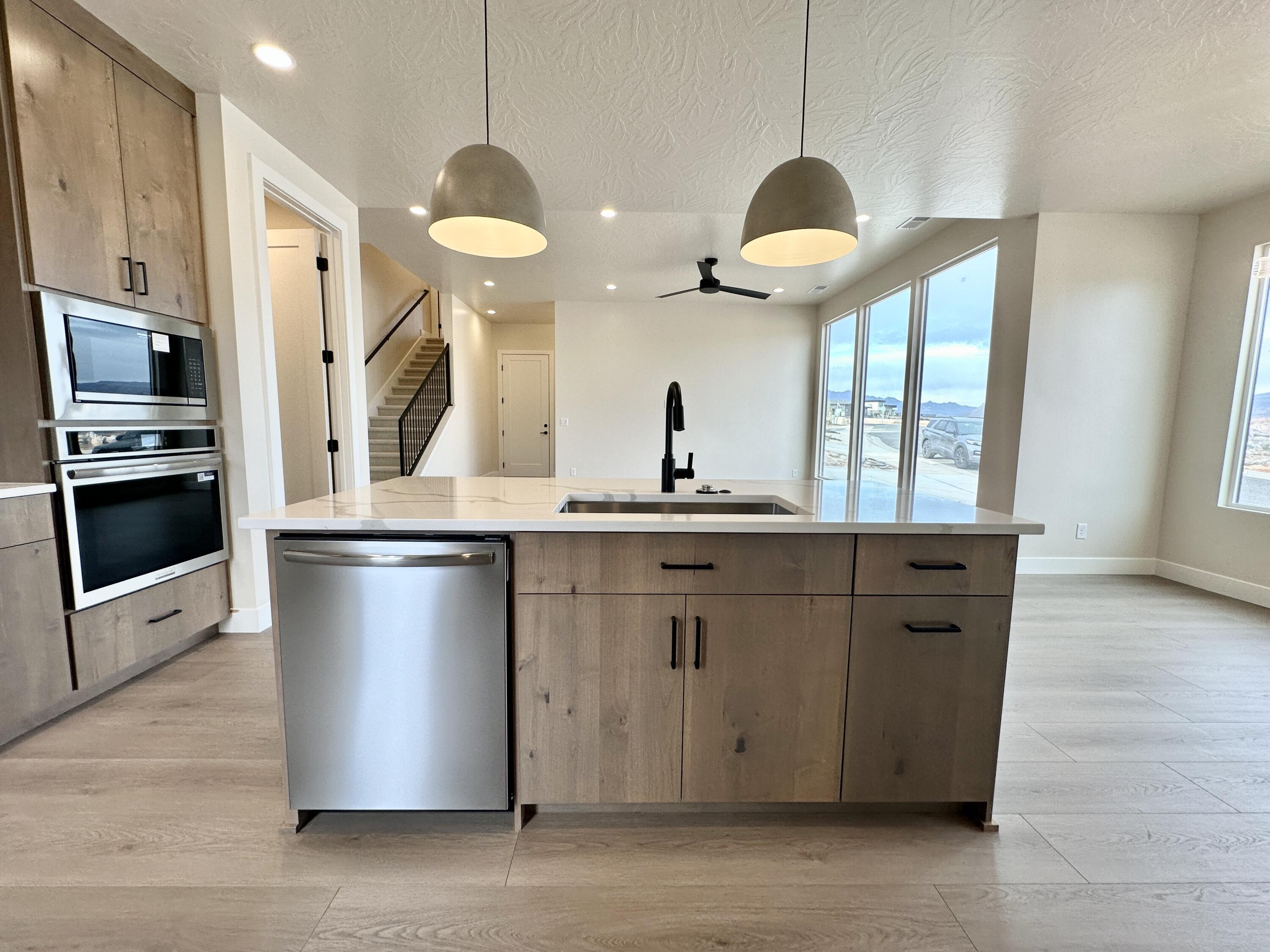 FALCON RIDGE - Residential