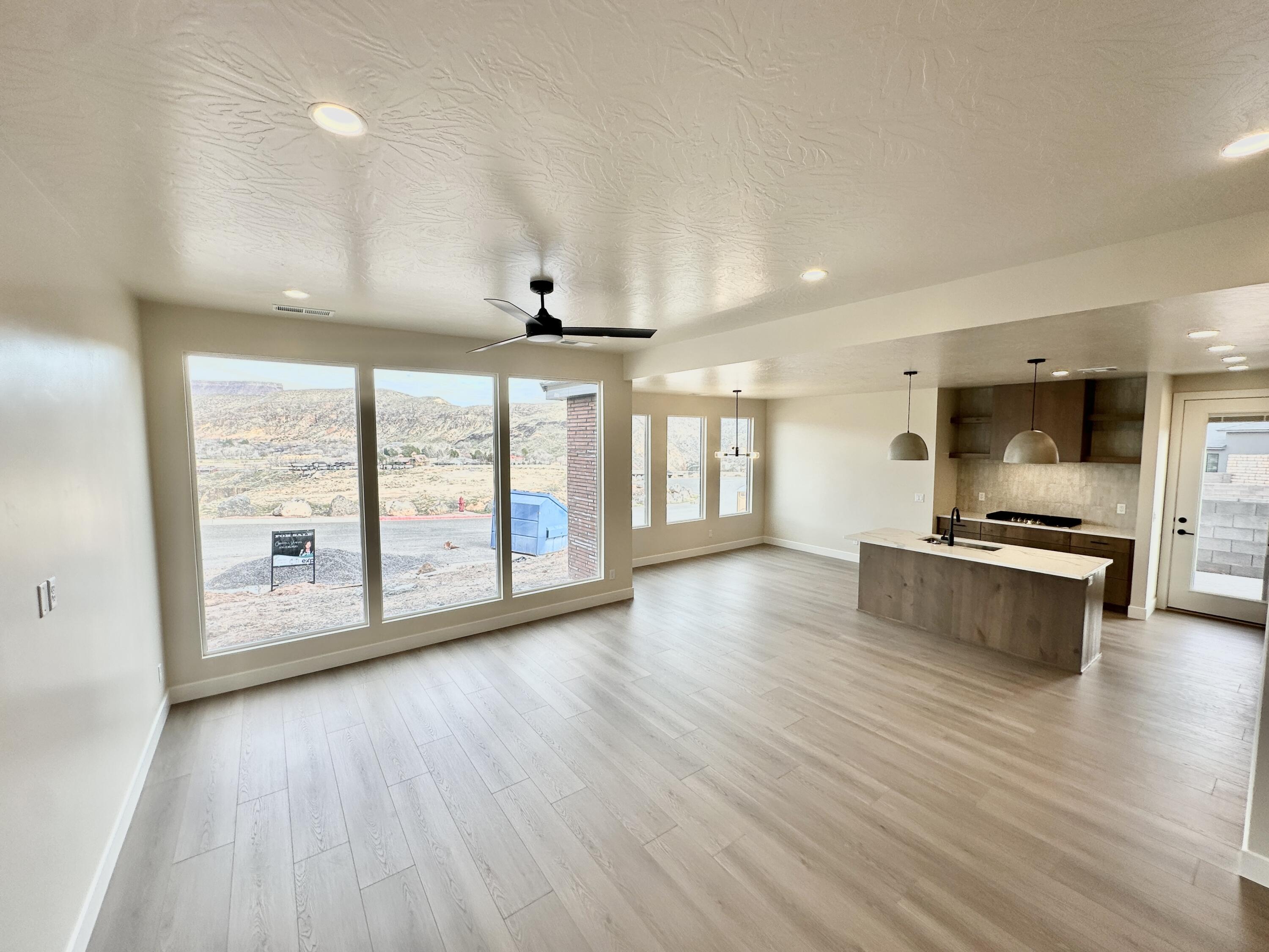 FALCON RIDGE - Residential