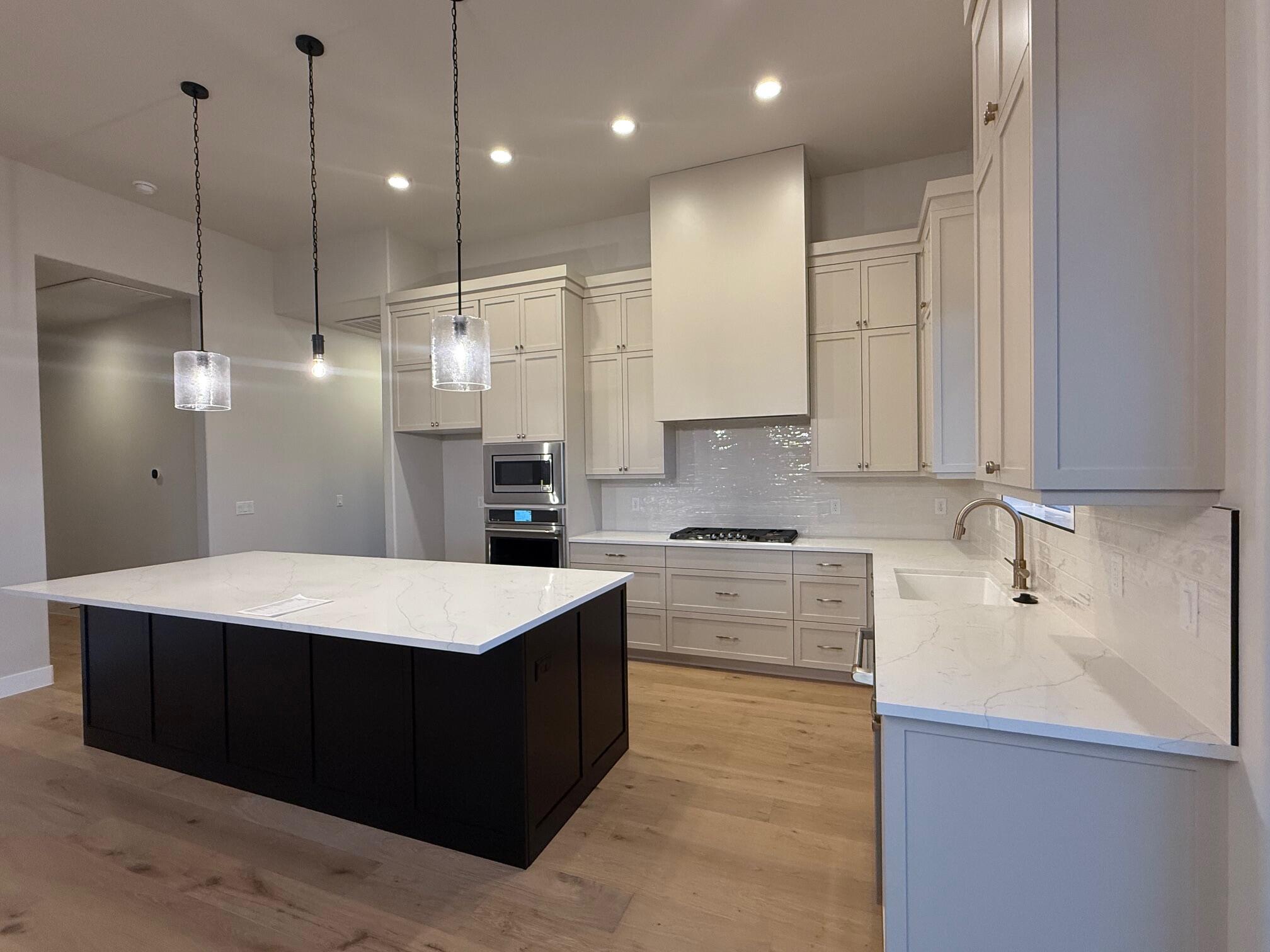 ONYX CANYON - Residential