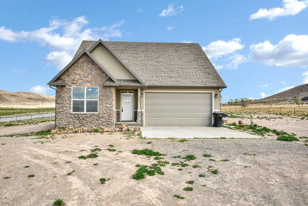 Photo of 380 W Mountain View LN, Lyman, UT 84749 (MLS # 26-273151)
