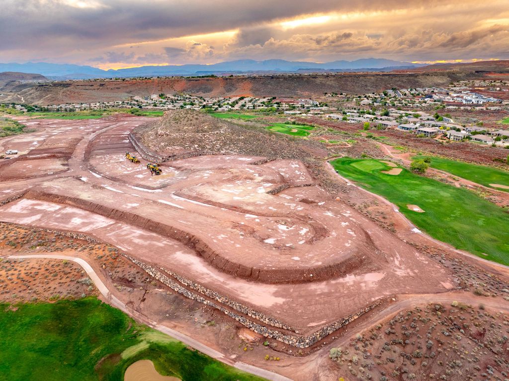 Photo of 1702 N Golden Bear Way, Washington, UT 84780 (MLS # 25-266270)