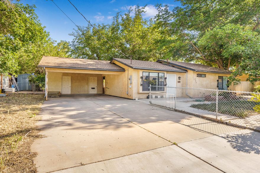 Single Family, Well Built Home w/New Roof, Hot Water Heater, Huge Backyard with Mature Trees, Irrigation Water so your water bill isn't crazy!!! What are you waiting for?
You are going to love that each bedroom has it's own private bathroom, nice open concept living space, 2 car covered parking. This one is AMAZING. In the Heart of Hurricane.
Wheel Chair Assessable through the entire home.
