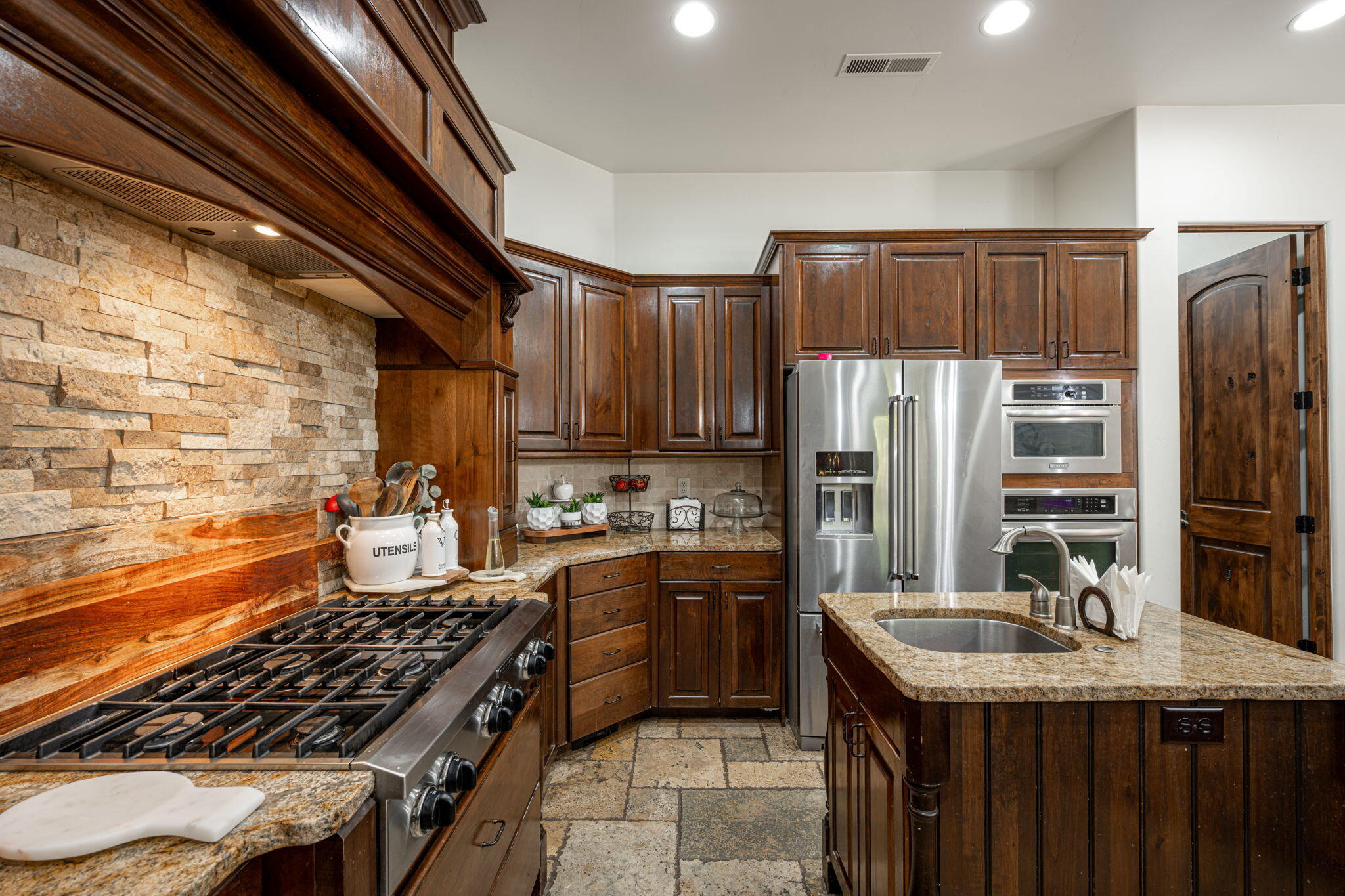 RIVER HOLLOW - Residential