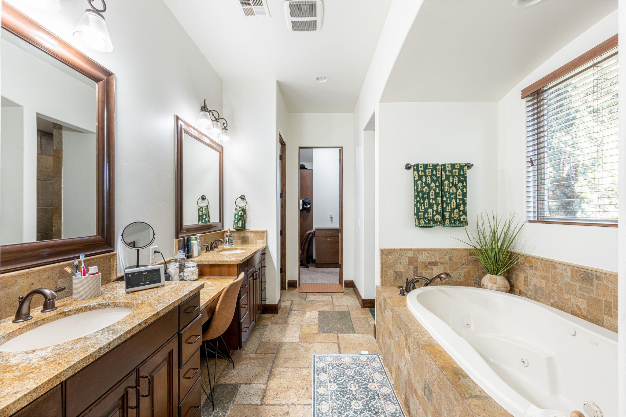 RIVER HOLLOW - Residential