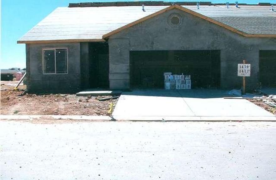 Sq ft Apx. Beautiful Top Quality Single Level Living. Fully Landscaped Gas Connection for Grill on Patio. Awesome Mountain Views. Great Nieghbors. Twin HomesandSingleHomes. Extra Large Garage. Come Home to peace and serenity. Close to Golf Course, Shopping, and Medical Facilities.