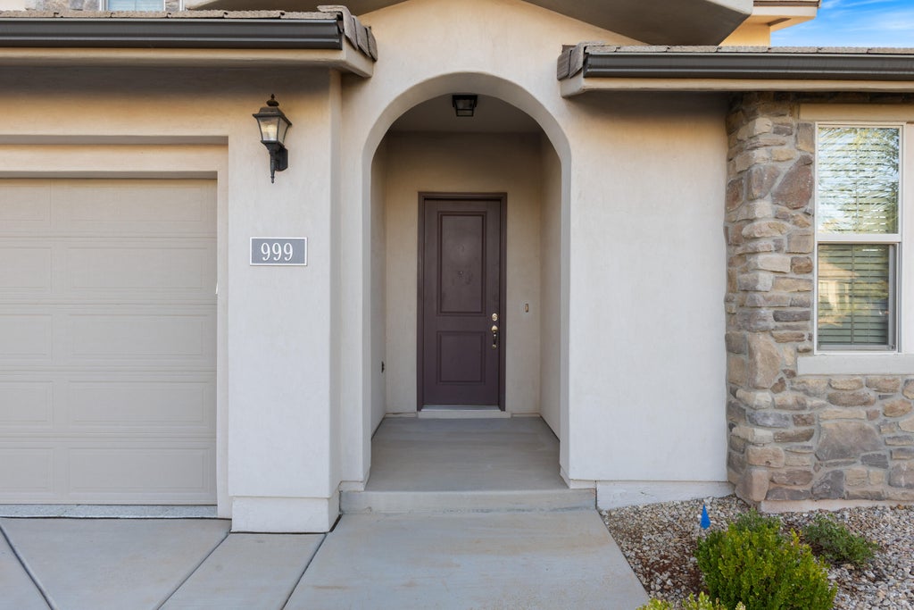 Photo of 999 N Casitas Hill LP, Washington, UT 84780 (MLS # 26-277289)