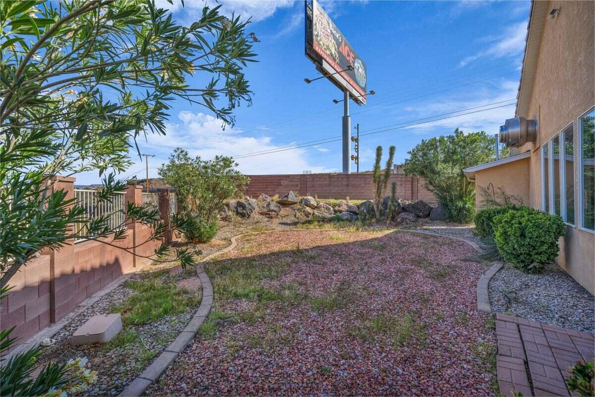 QUAIL LAKE ESTATES - Residential