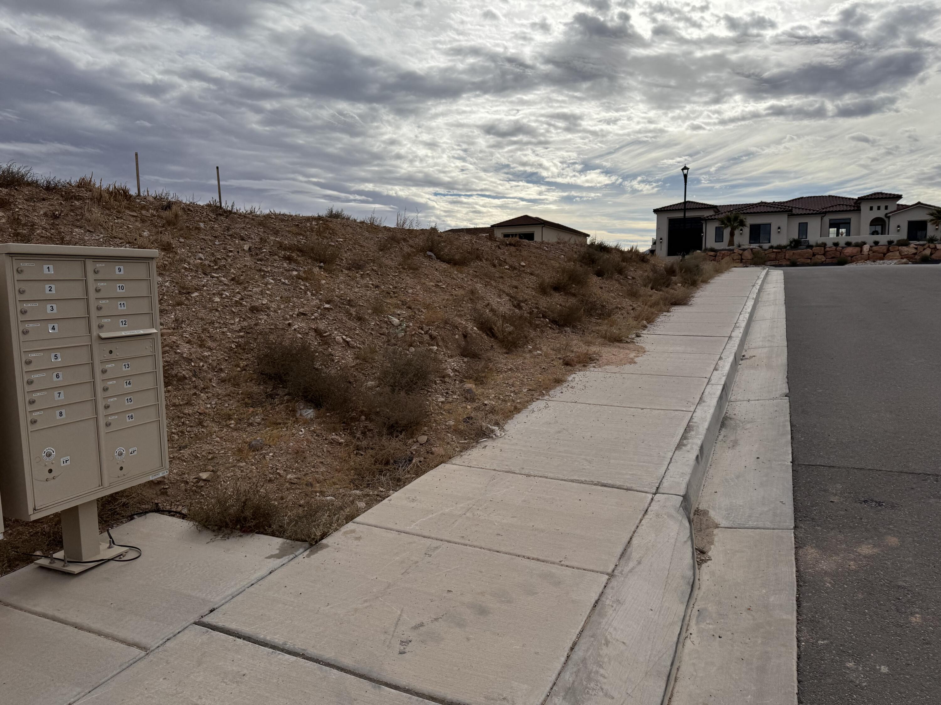 DESERT SOLACE - Land