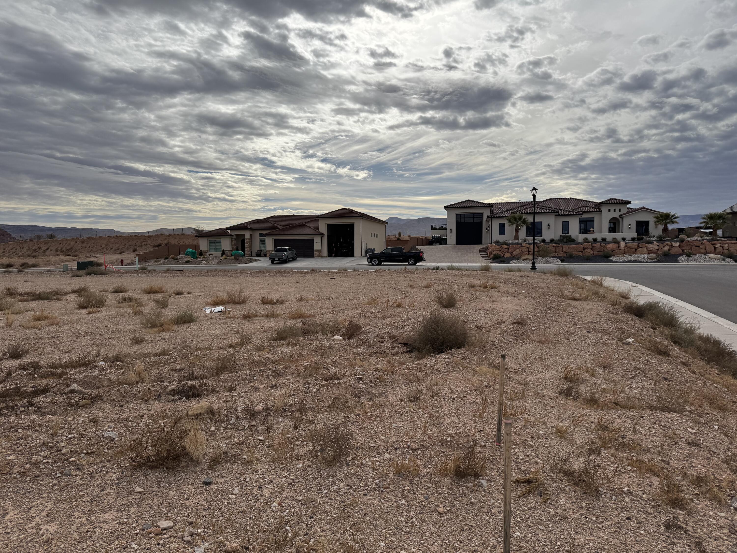 DESERT SOLACE - Land