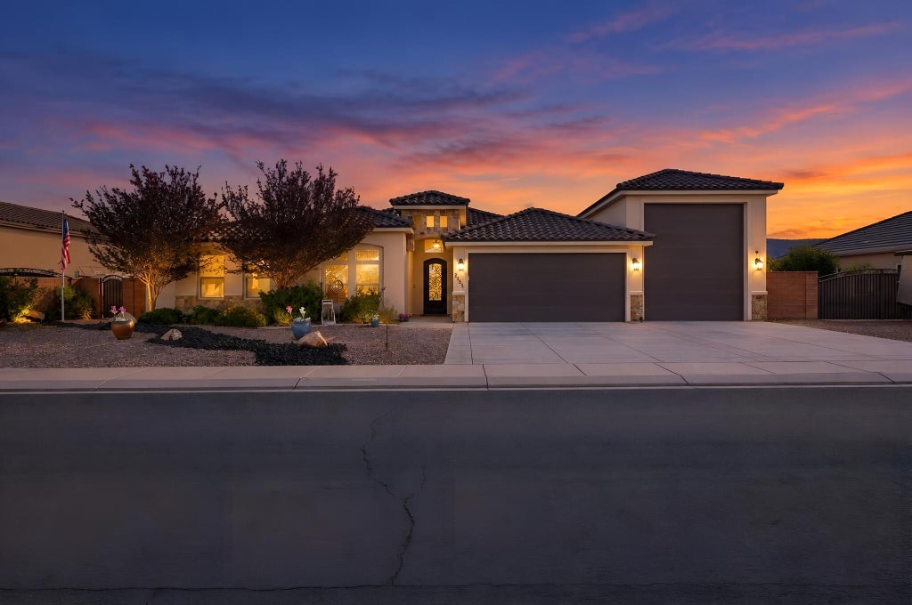 Photo of 2551 S 3600 W, Hurricane, UT 84737 (MLS # 26-277131)