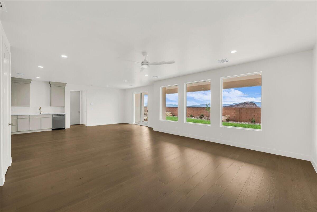 HEIGHTS AT WASHINGTON BENCH - Residential