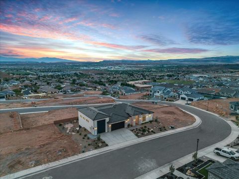 Tiny photo for 2072 S Pony Way, Washington, UT 84780 (MLS # 26-271850)