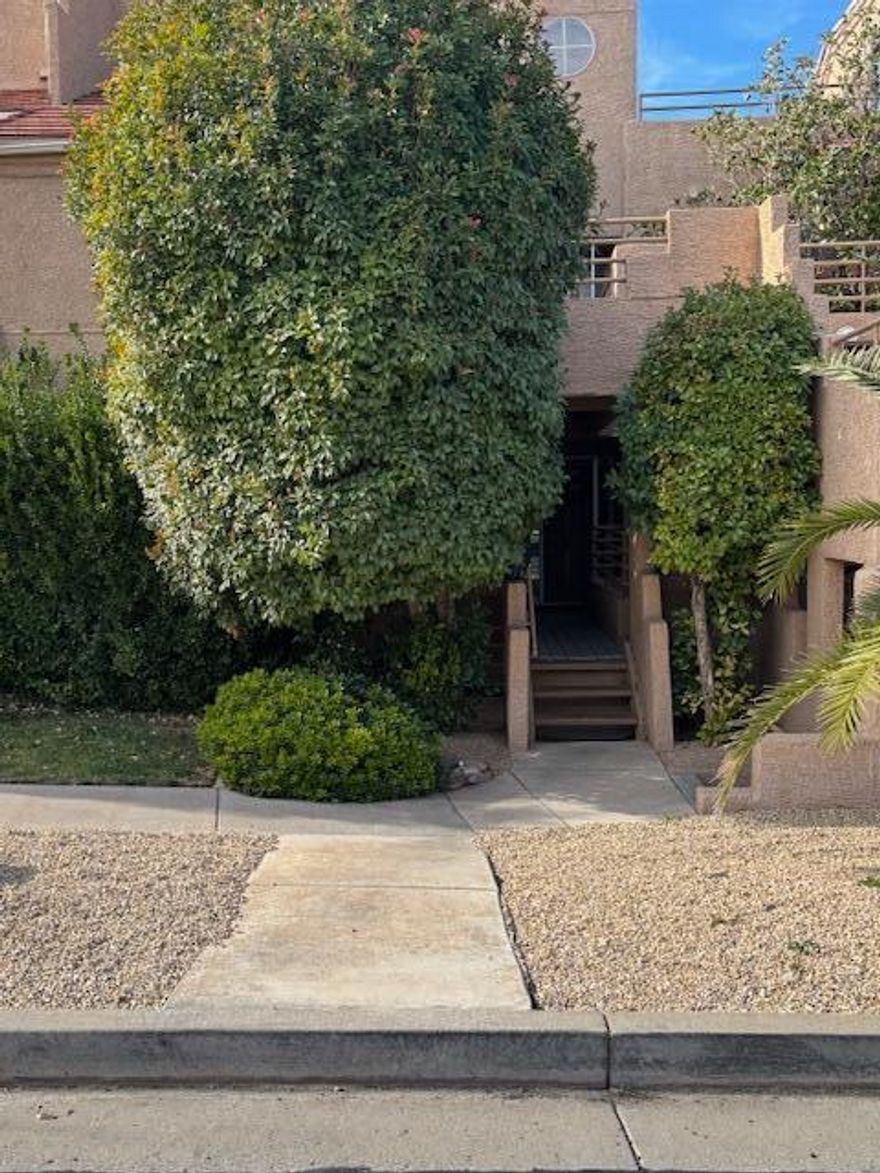 This is a great investment property. Affordable place to live close to dining and shopping. Has a great community pool, clubhouse, sits on St George golf club, a quiet community with lots to offer. Must check this place out before its gone.