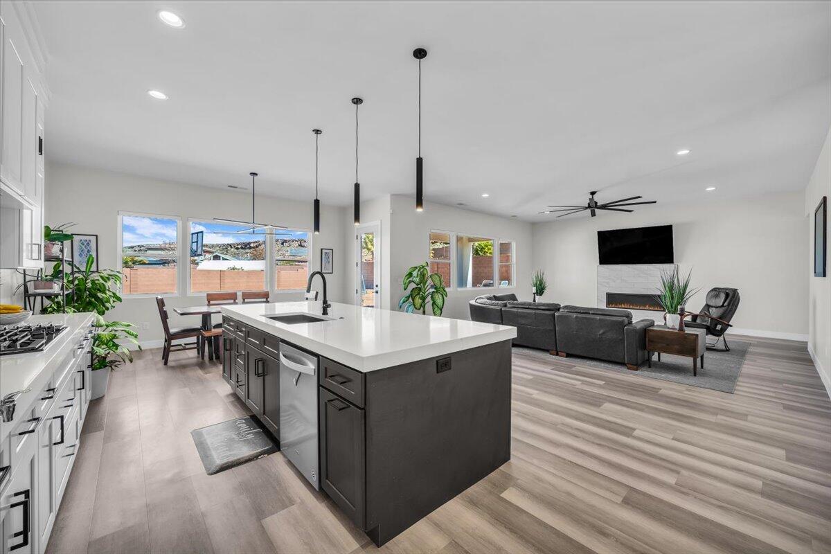 MAPLE ESTATES - Residential