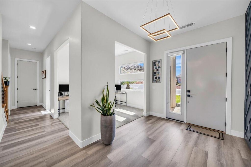 Photo of 3539 S Marietta DR, Saint George, UT 84790 (MLS # 25-266086)