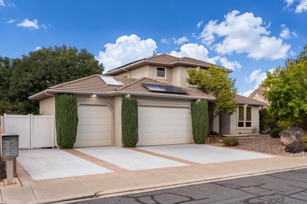 Photo of 299 E 1060 S, Ivins, UT 84738 (MLS # 26-277283)