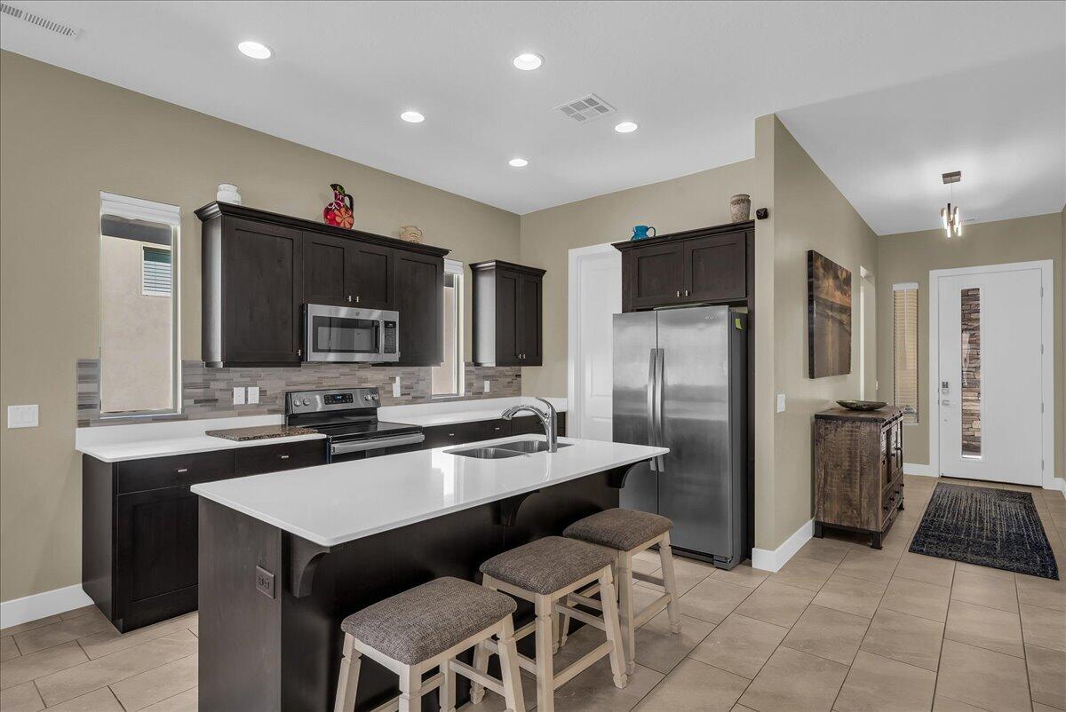 1254 W Hopewell DR - Photo 2