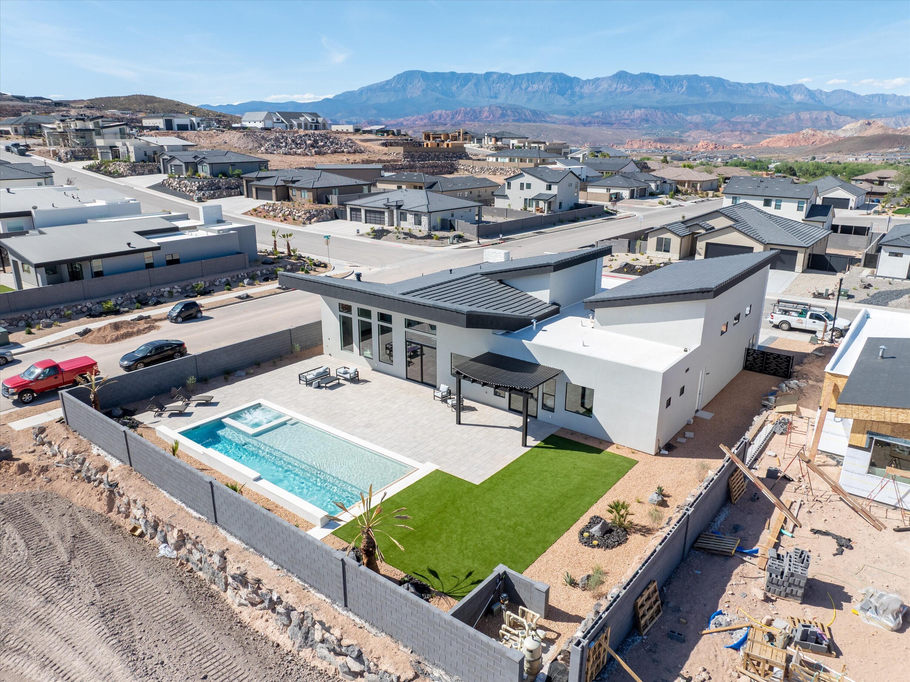 SCENIC POINTE - Residential