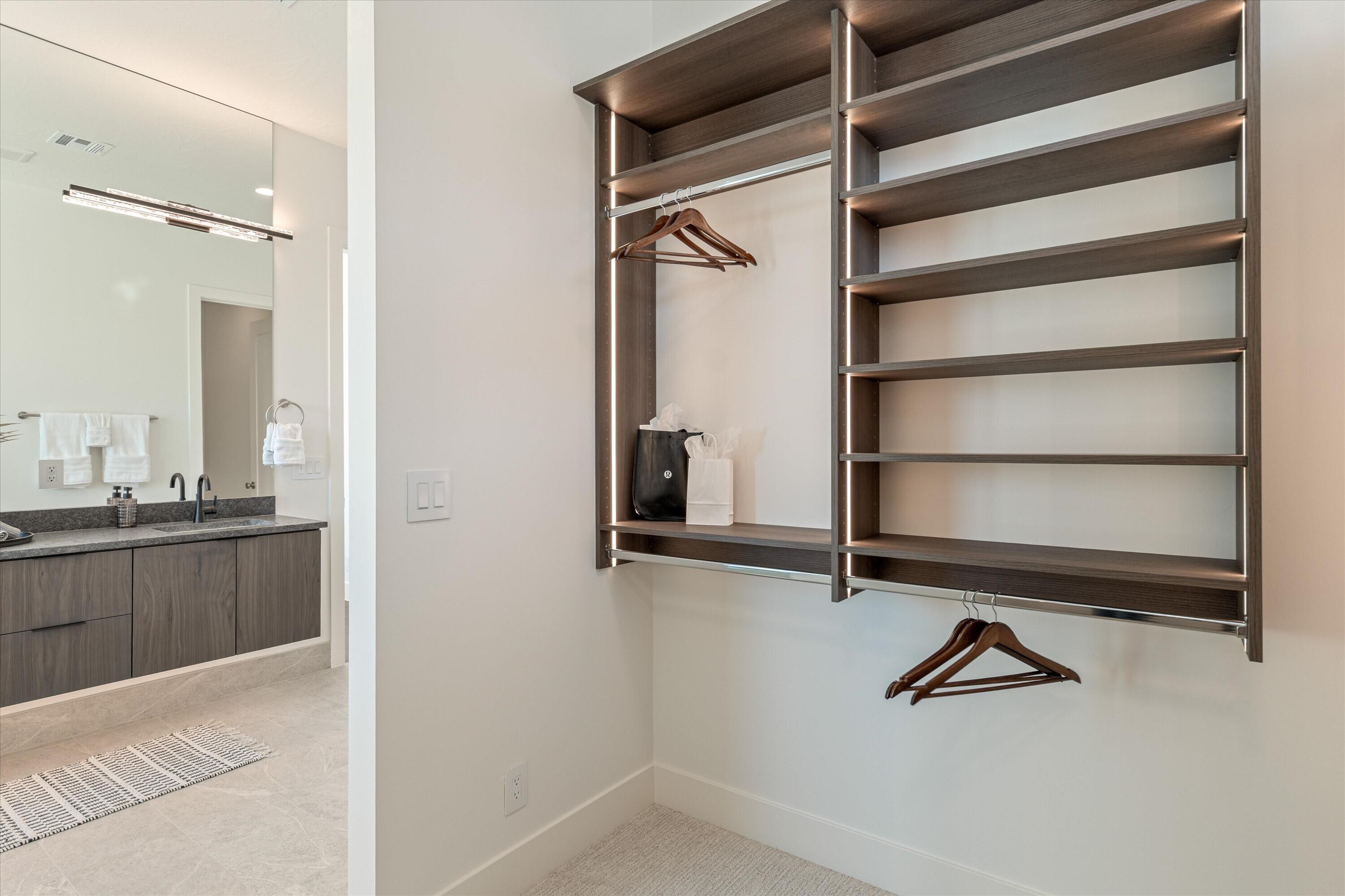 SCENIC POINTE - Residential