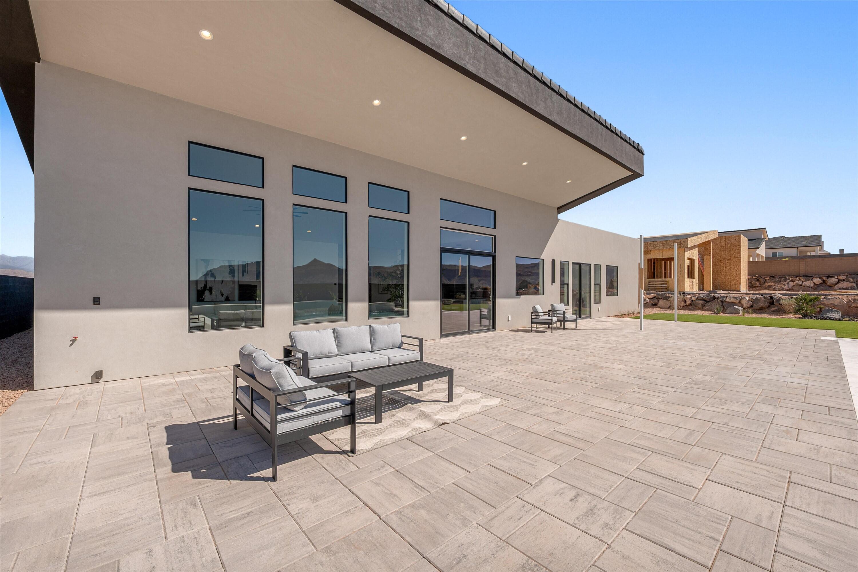 SCENIC POINTE - Residential