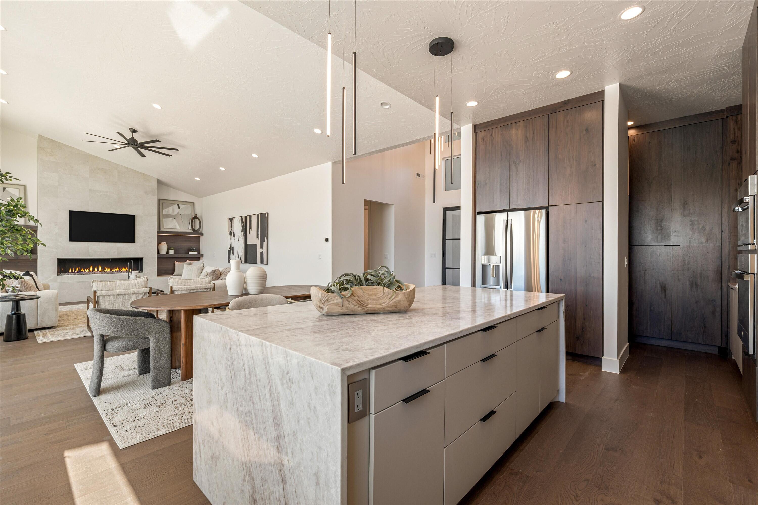 SCENIC POINTE - Residential