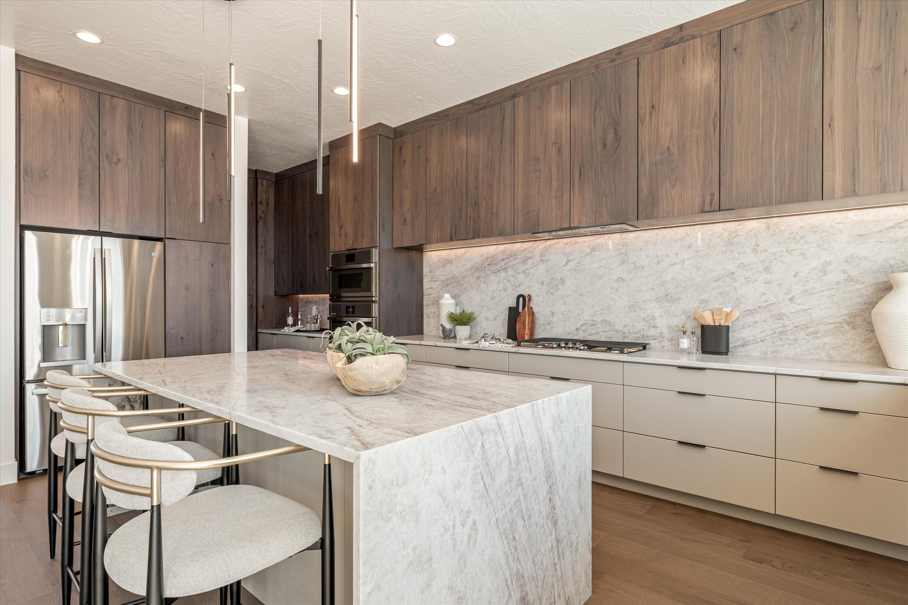 SCENIC POINTE - Residential