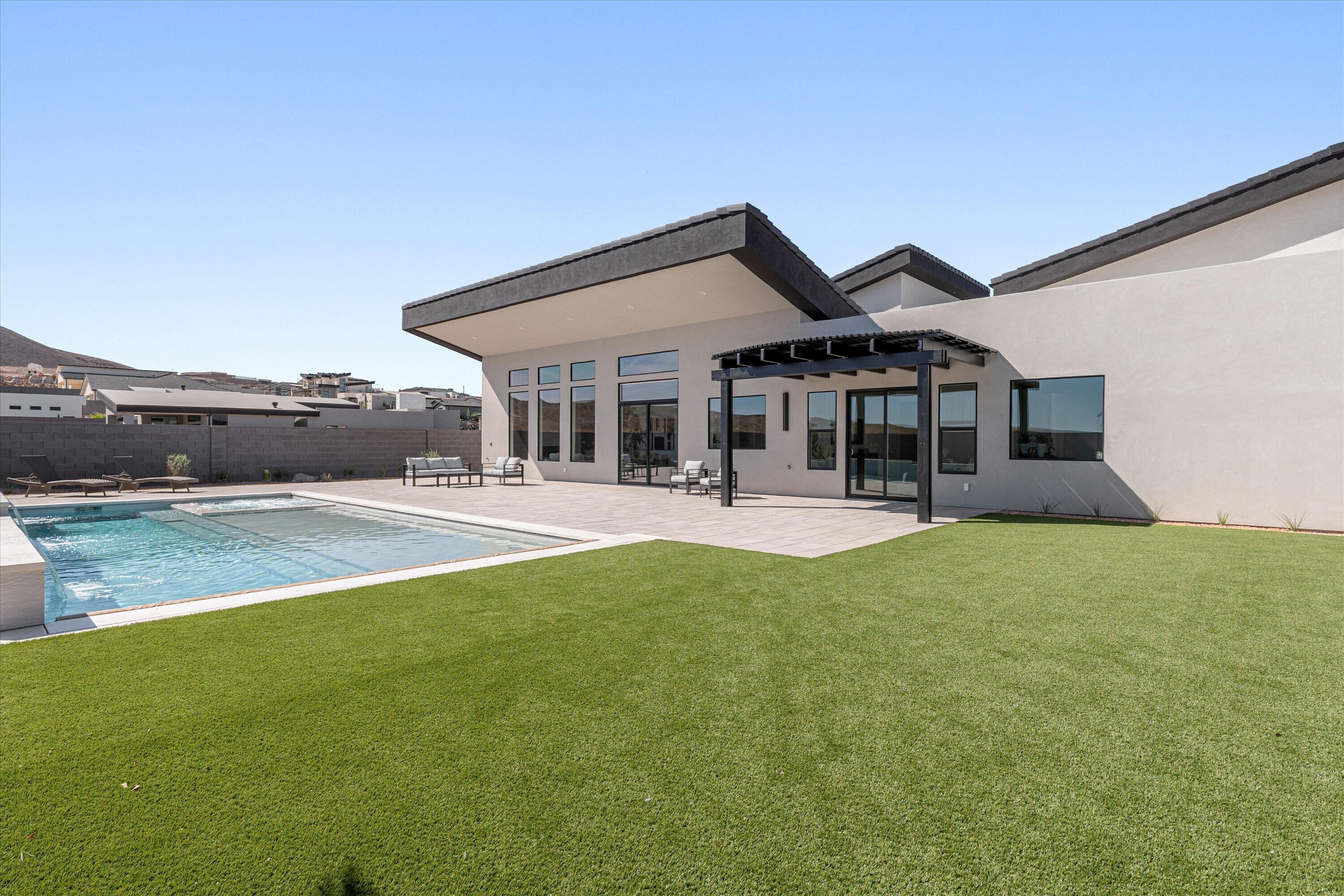 SCENIC POINTE - Residential