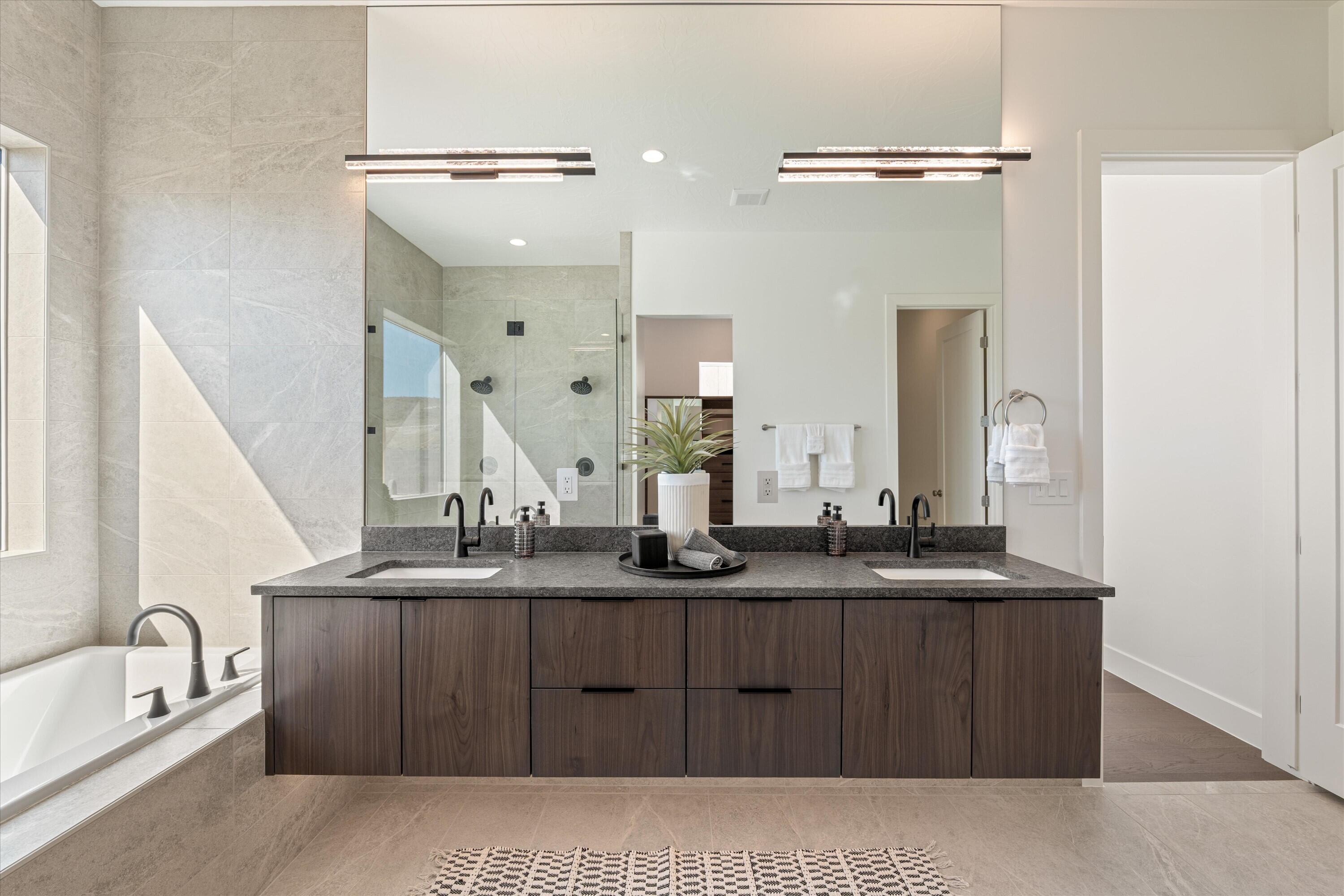 SCENIC POINTE - Residential