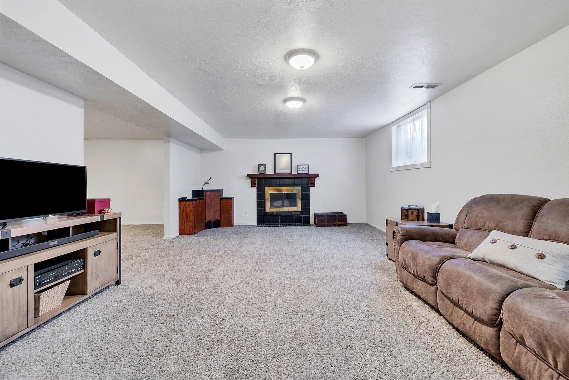 BLOOMINGTON COUNTRY CLUB - Residential