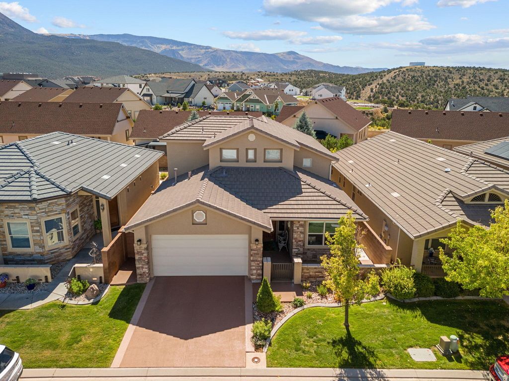 Photo of 2399 W Crescent Heights DR, Cedar City, UT 84720 (MLS # 25-266305)