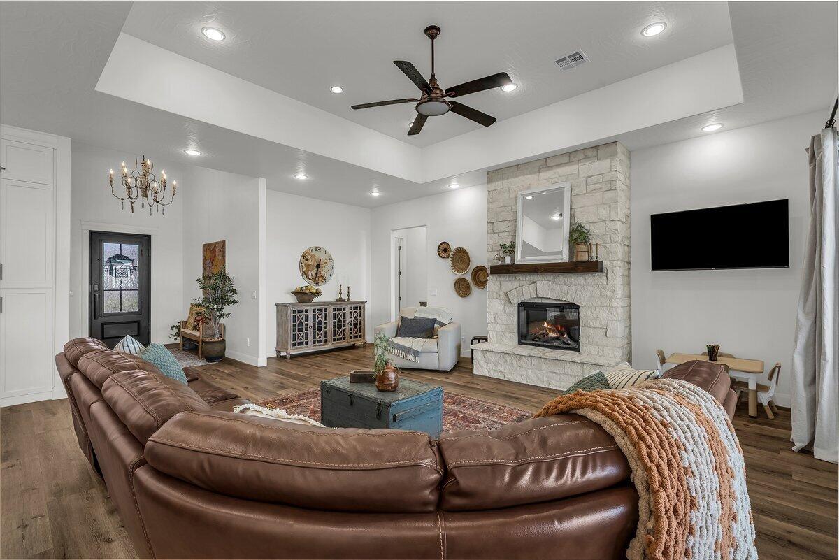 GRAND HEIGHTS - Residential