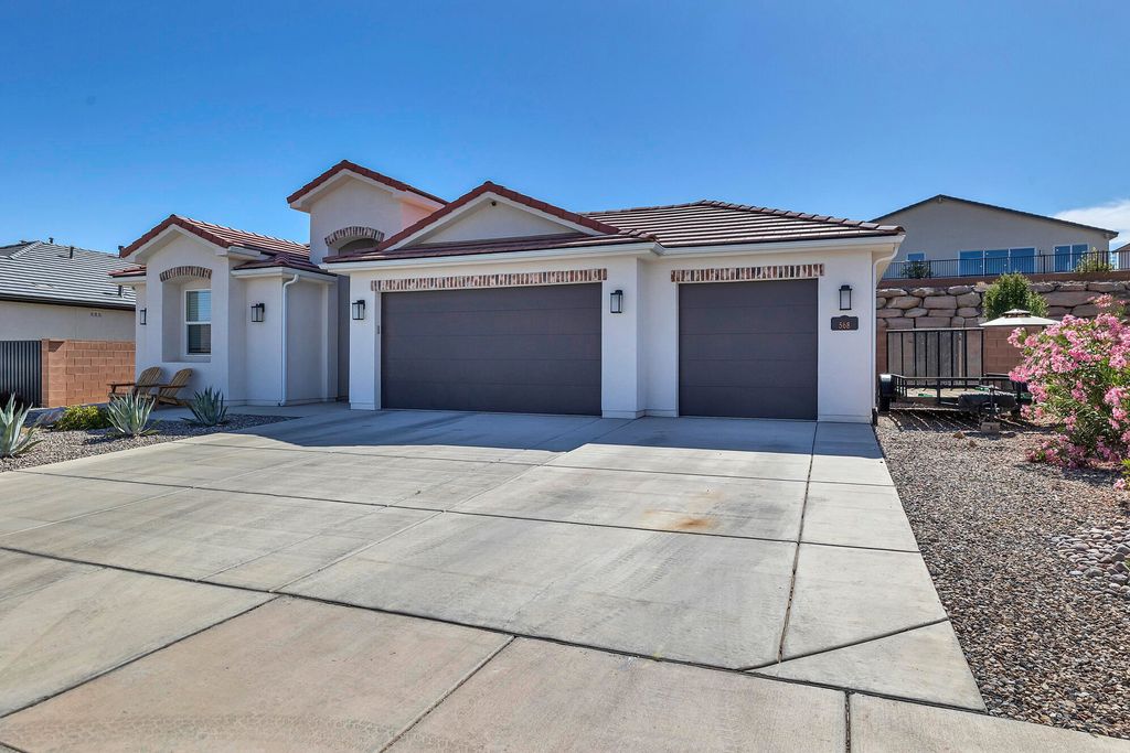 Photo of 568 COMO DR, Saint George, UT 84770 (MLS # 26-272435)