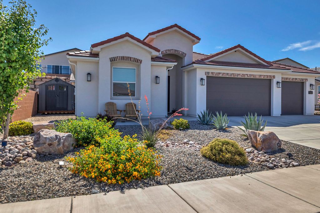 Photo of 568 COMO DR, Saint George, UT 84770 (MLS # 26-272435)