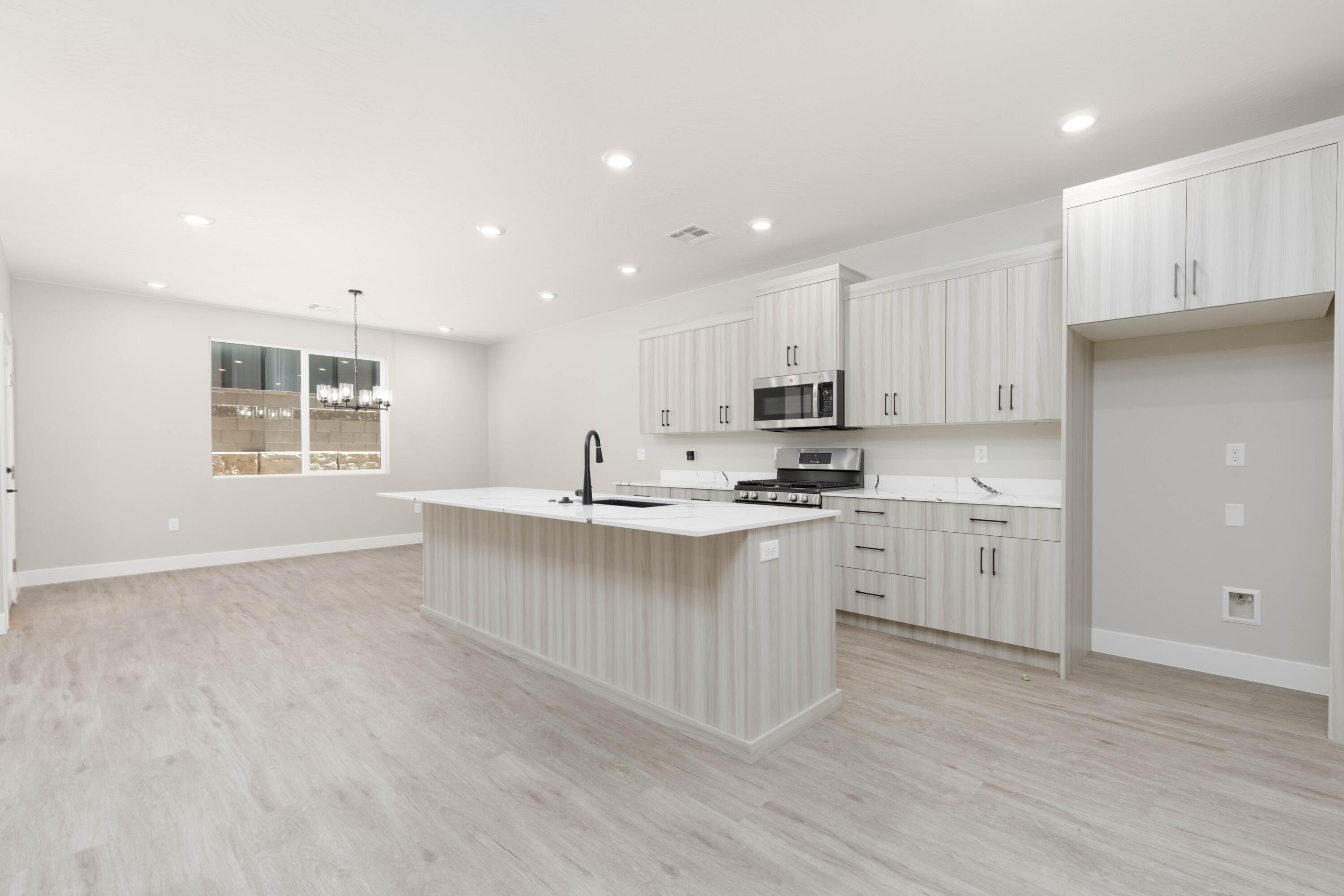 EAGLE POINTE - Residential