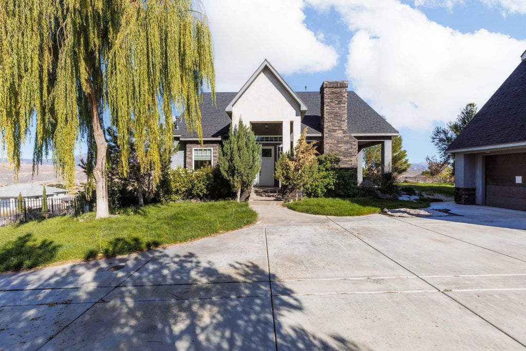 Photo of 2321 W Ridge View DR, Hurricane, UT 84737 (MLS # 26-277201)