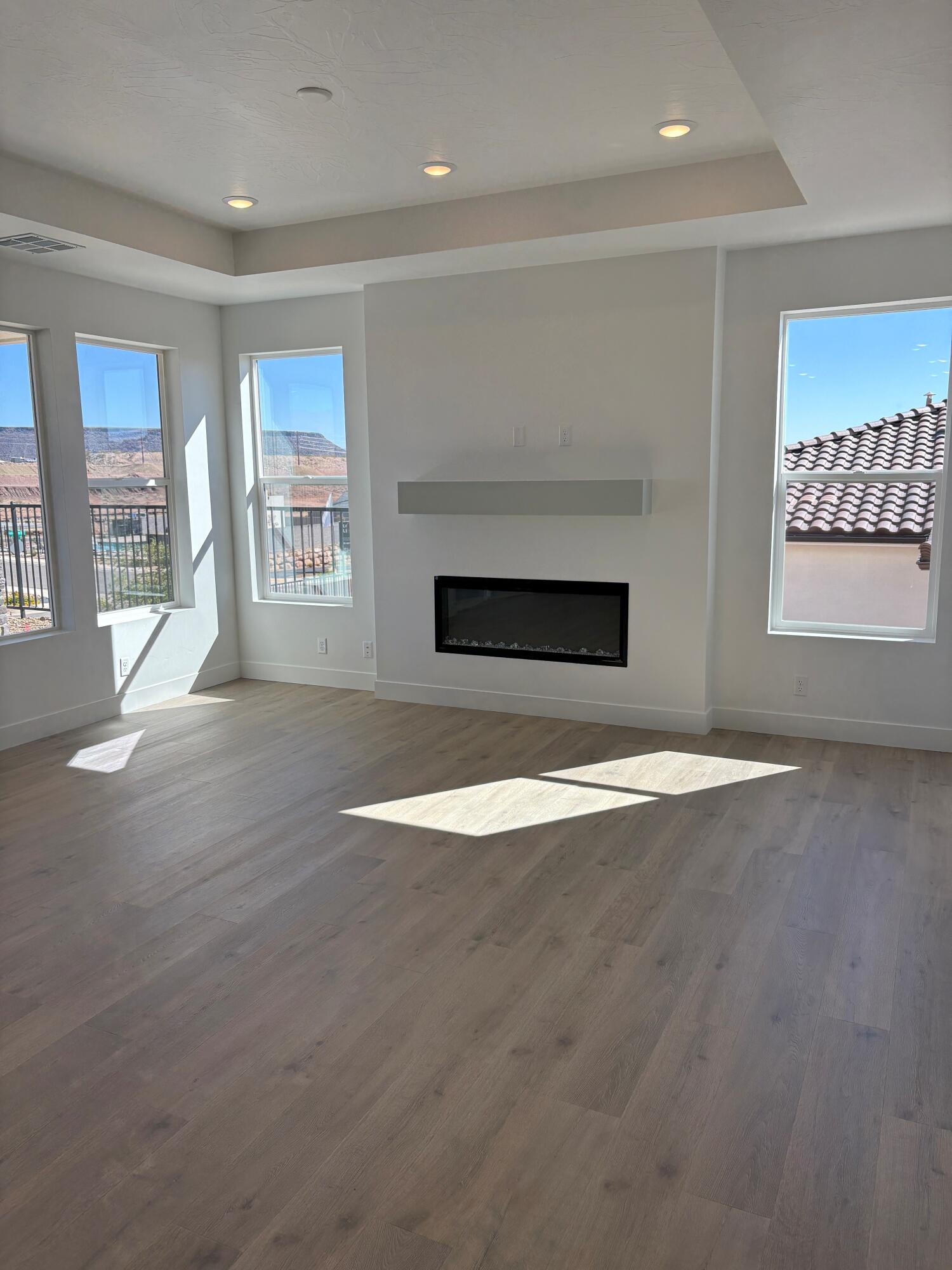 SALARNO HILLS AT DIVARIO - Residential