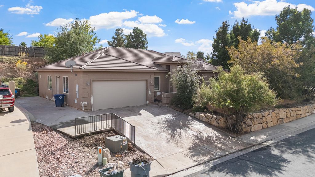 Photo of 240 N 560 W, La Verkin, UT 84745 (MLS # 25-266263)