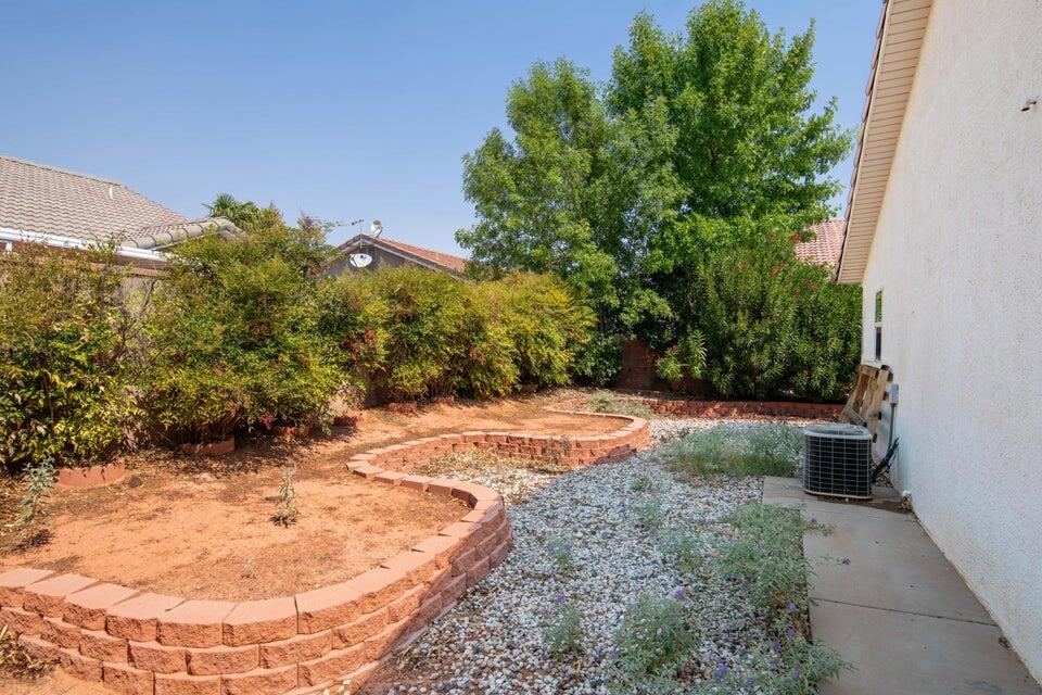 RED MOUNTAIN TOWNHOMES - Residential