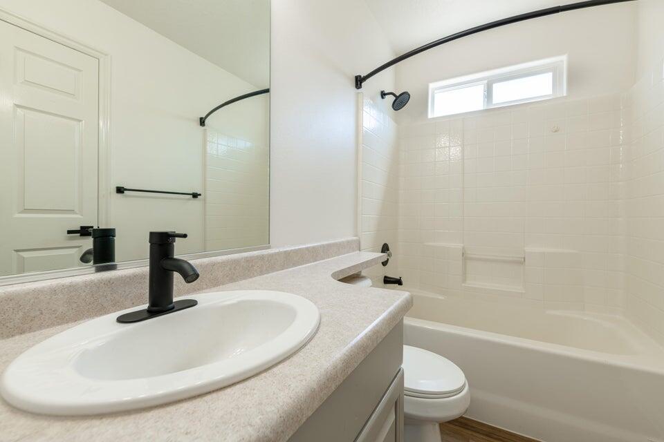 RED MOUNTAIN TOWNHOMES - Residential