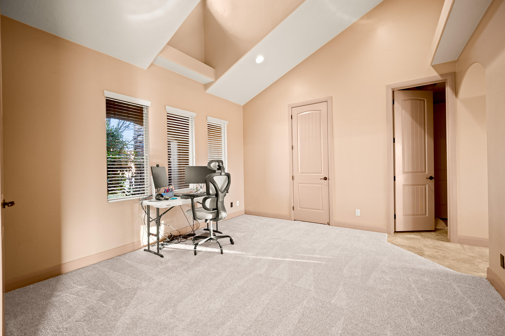 BRIDLE GATE ESTATES - Residential