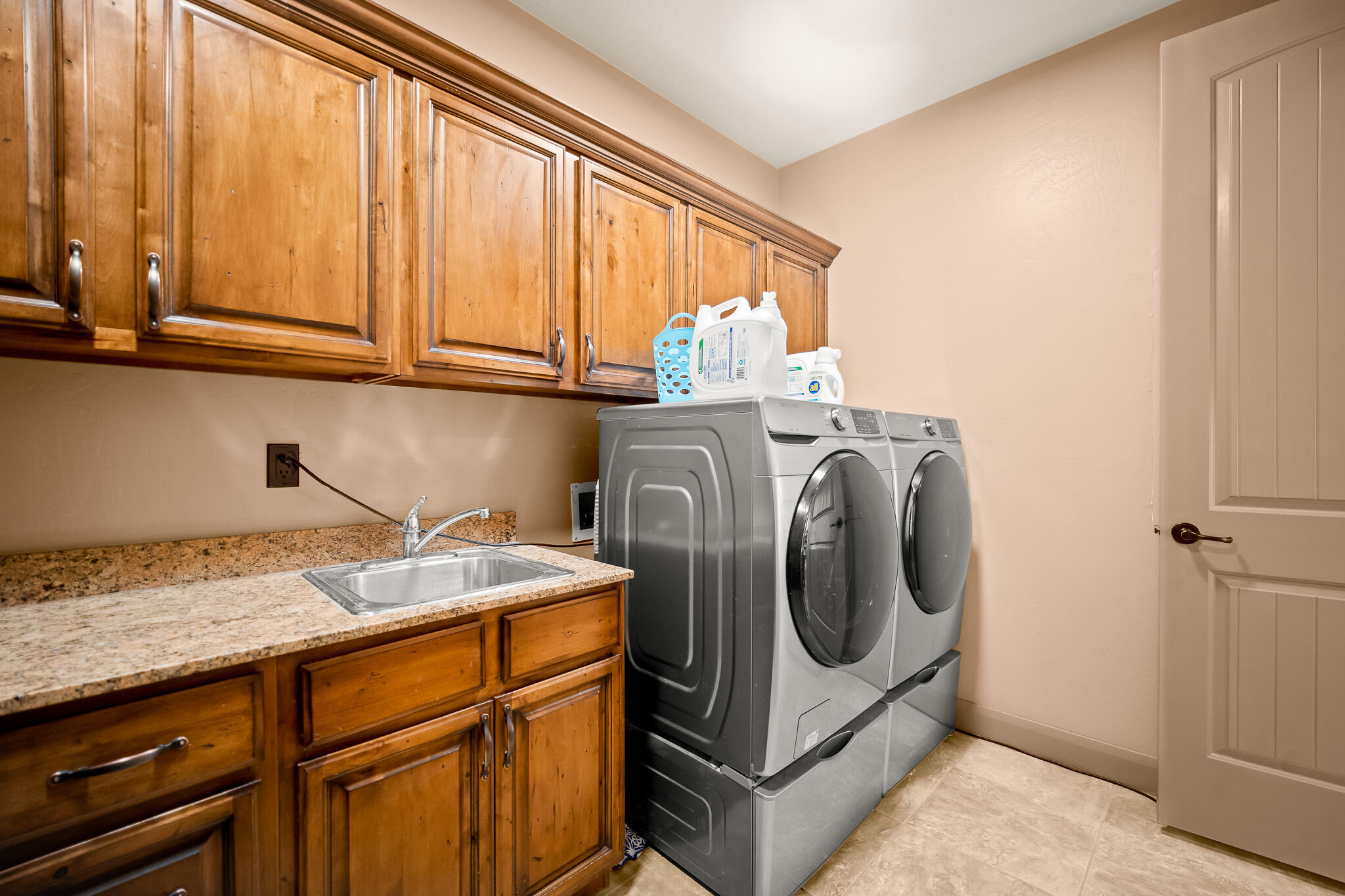 BRIDLE GATE ESTATES - Residential