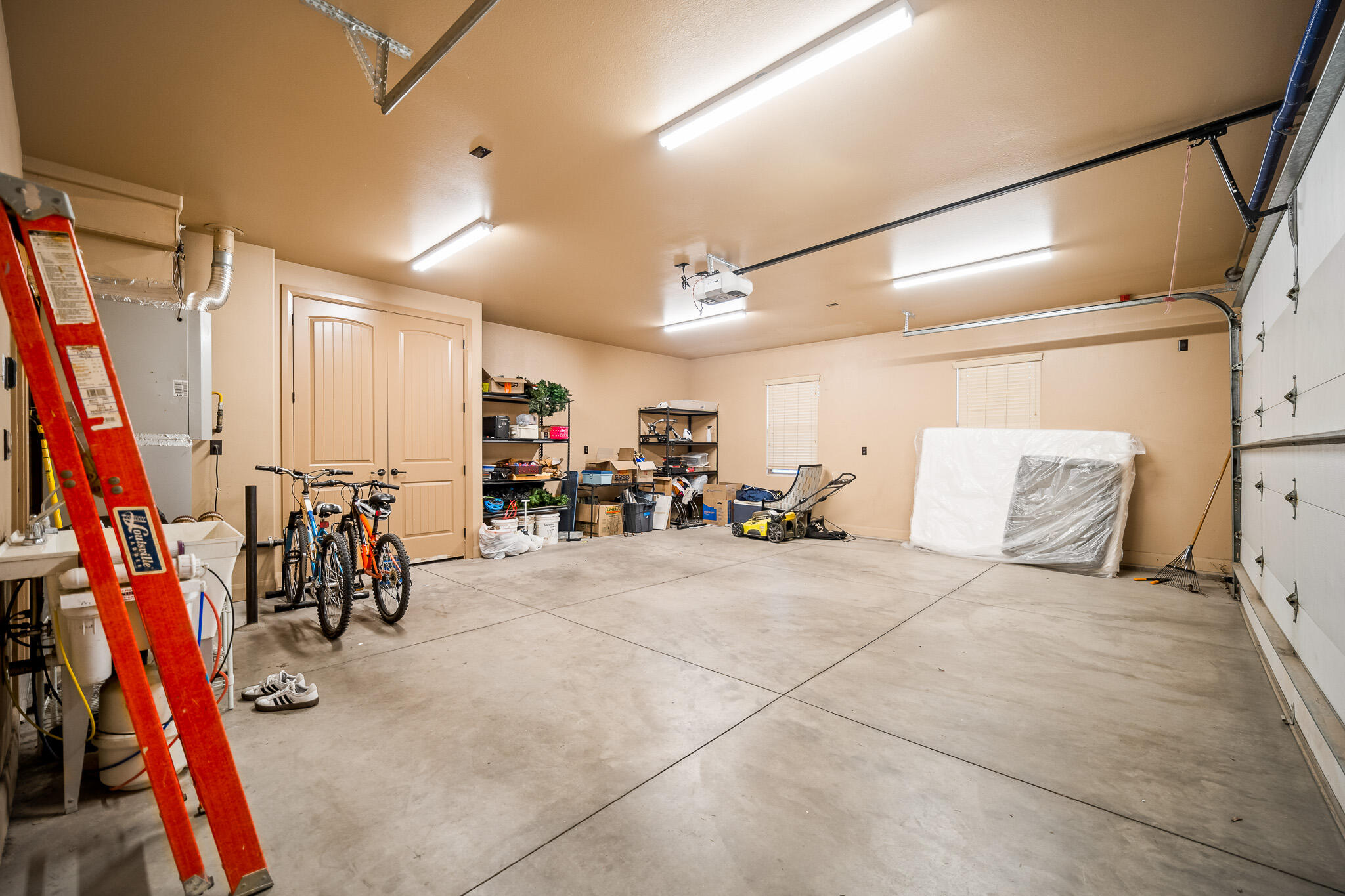 BRIDLE GATE ESTATES - Residential