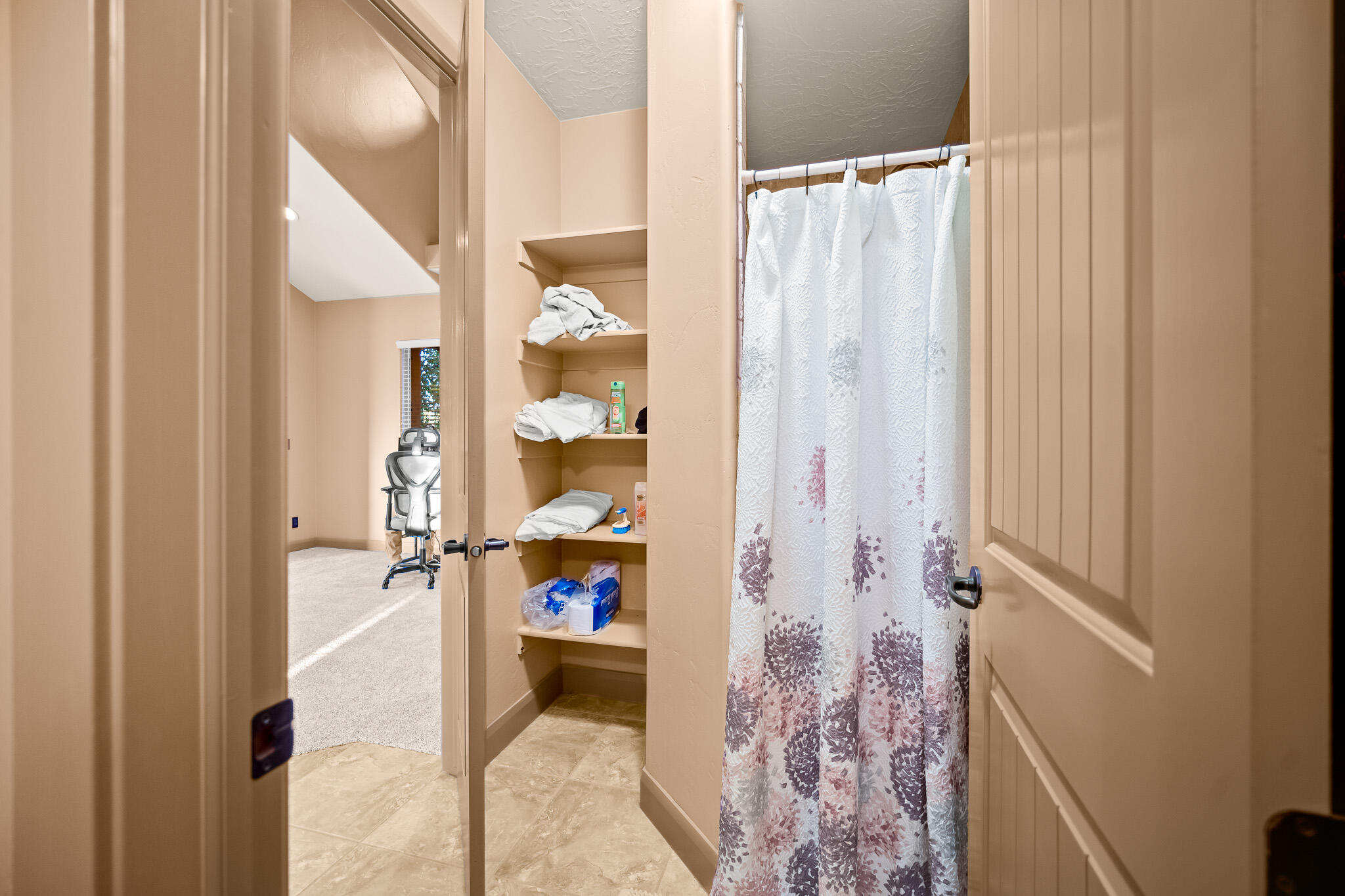 BRIDLE GATE ESTATES - Residential