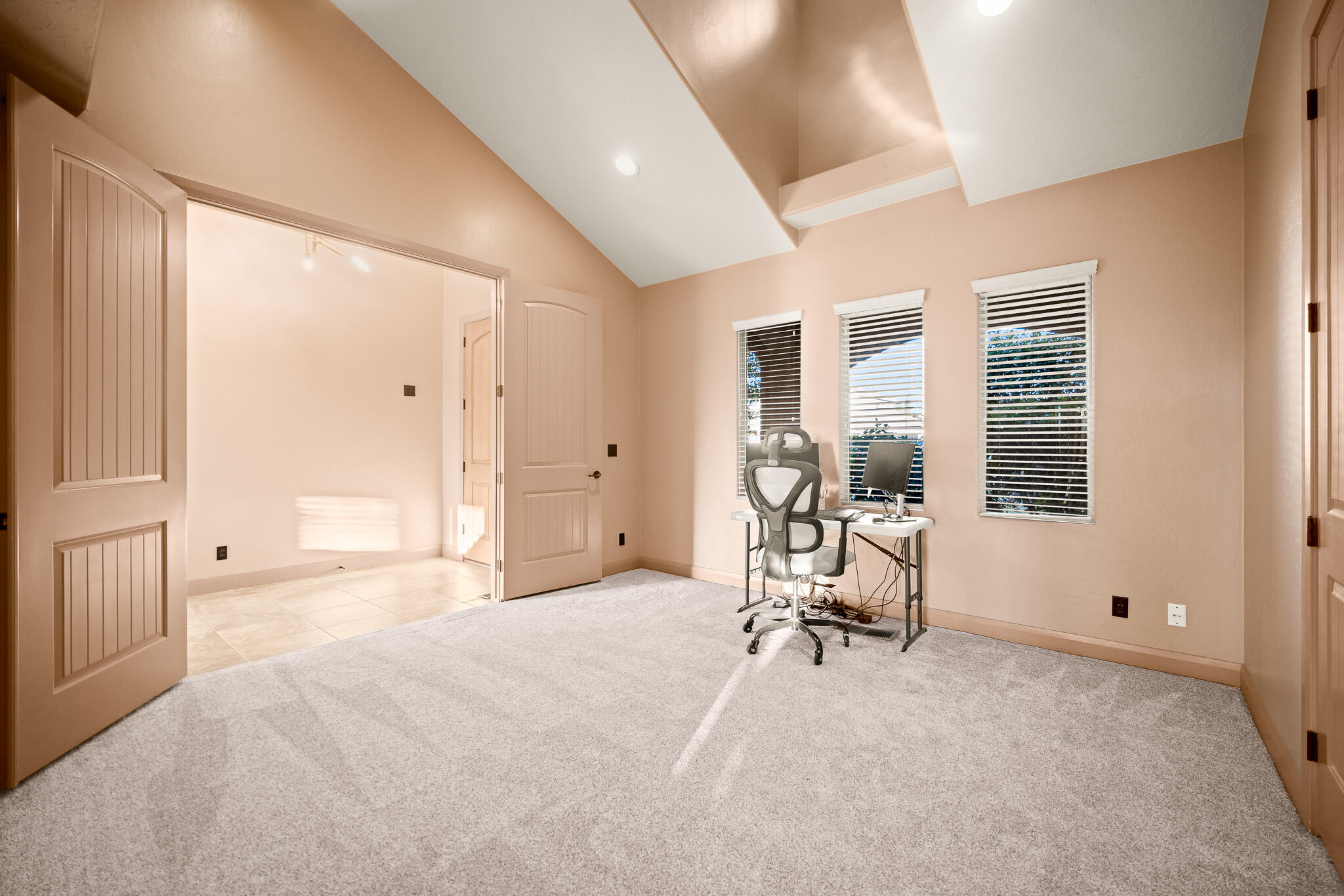 BRIDLE GATE ESTATES - Residential